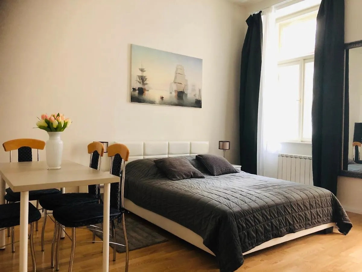 Modern Cozy Apartment In Central Praha